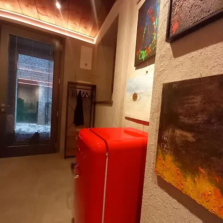 Artist's Atelier Live The Art On Como Lake شقة بْليفيو