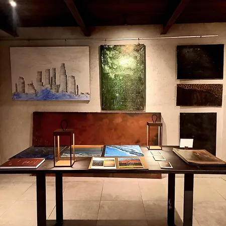 Artist's Atelier Live The Art On Como Lake شقة